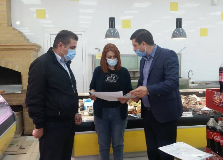 Инспекторы Ереванского центра ИОБПП провели воскресную проверку в ряде столичных супермаркетов и универмагов
