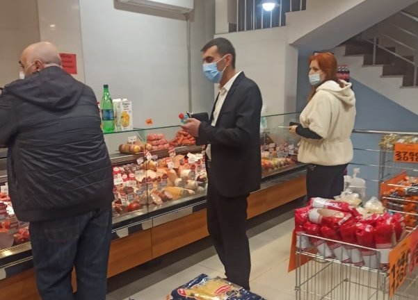 Вчера вечером, 29 ноября 2021 года, региональные инспекторы и инспекторы Ереванского центра ИОБПП РА осмотрели торговую сеть, объекты общественного питания